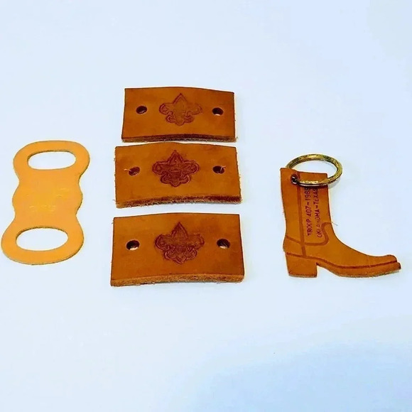 Boy Scouts Lot of 5 Leather Slides & Keychain - Picture 1 of 4